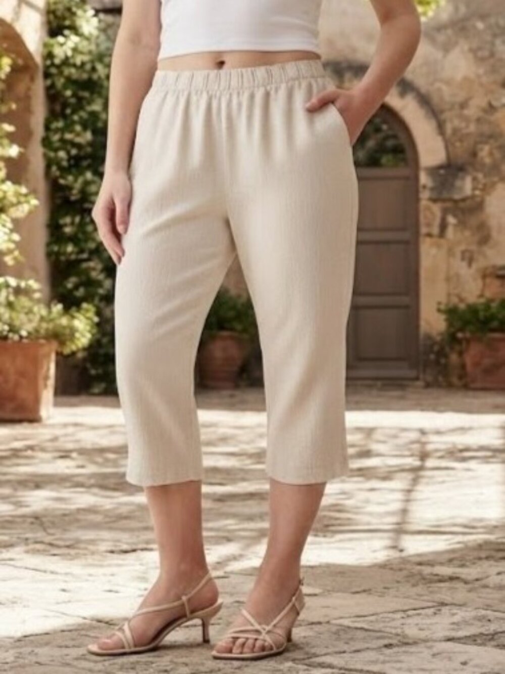 Elastic-Waist Capri Pants with Side Pockets